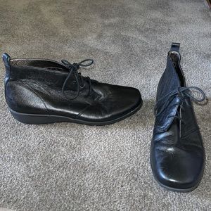 Spirit leather black booties